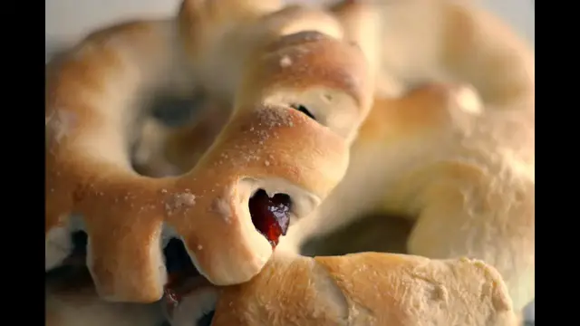 Video thumbnail for ROSCONES | How To Make Colombian Sweet Round Bread | SyS