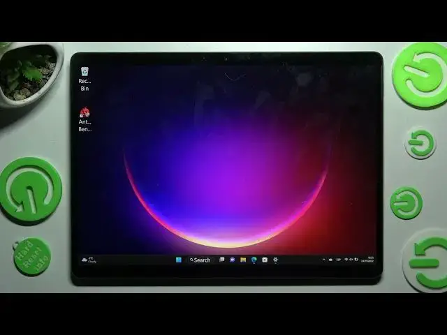 Video thumbnail for MICROSOFT SURFACE PRO 8 - How To Change Device Theme