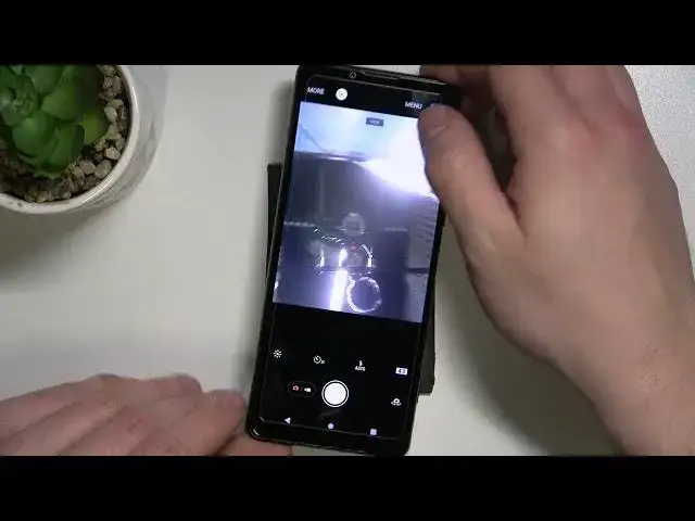 Video thumbnail for How to Capture Screenshots with Gesture on Sony Xperia 5 III - Take Screenshots Without Buttons