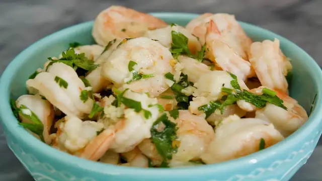 Video thumbnail for Receta de Camarones al Ajillo | Cómo Hacer Camarones Con Ajo | SyS