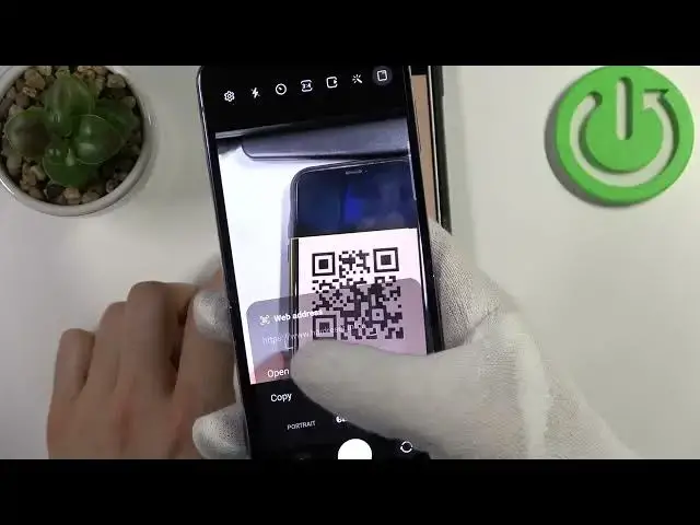 Video thumbnail for How to Scan QR Codes on Samsung Galaxy Z Flip4