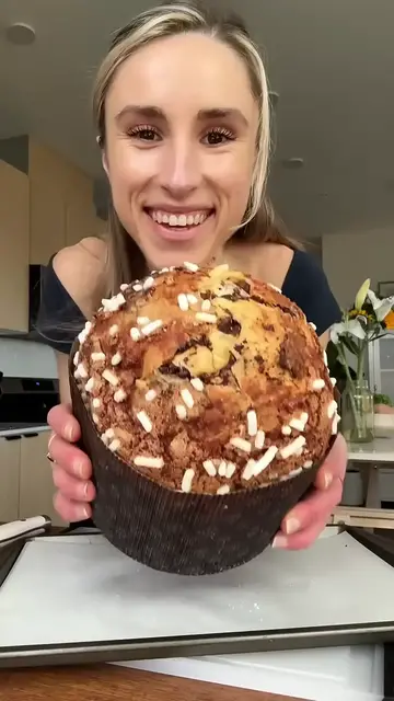Video thumbnail for Pistachio Panettone  💚  pastry  panettone  dessert  sourdough  baking(720P HD)