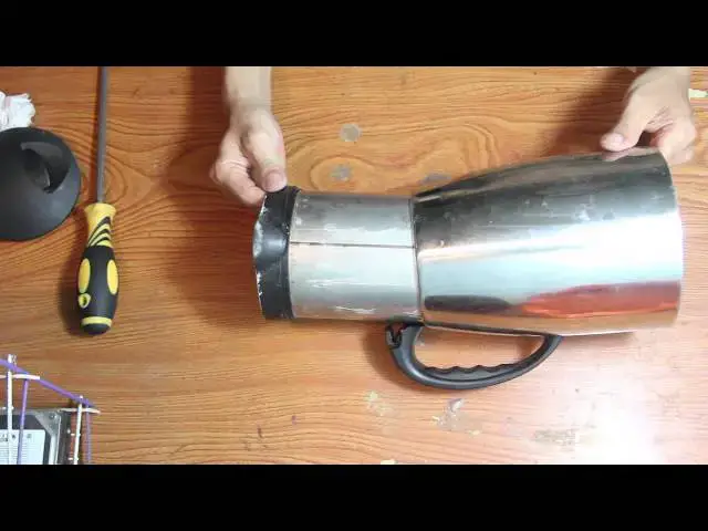 Video thumbnail for Cách sửa ấm siêu tốc bị rỉ nước