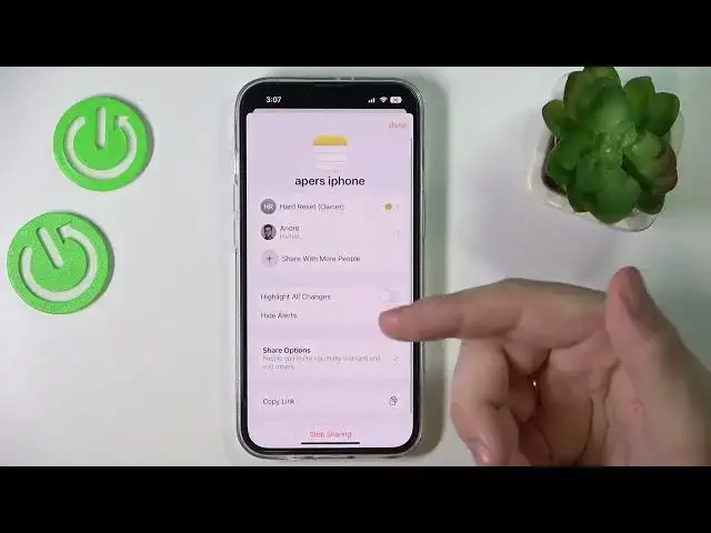 Video thumbnail for How to Share Notes on the iPhone 14 Series Device - Plus / Pro / Pro Max