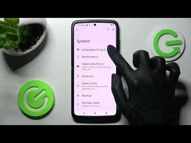 Video thumbnail for MOTOROLA RAZR 2022 - How To Turn On & Off Auto Correction