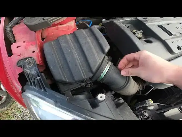 Video thumbnail for Where is Air Filter in Fiat 500X Crossover ( 2014 – 2018 ) | Air Filter Location