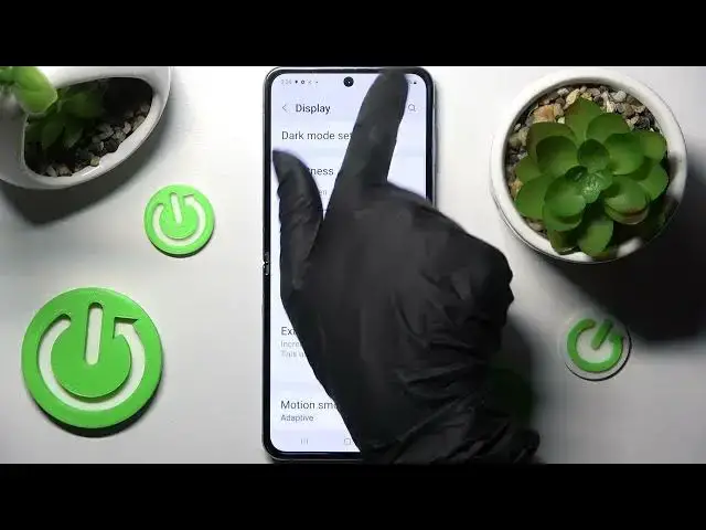 Video thumbnail for How to turn On / Off Auto Brightness in Samsung Galaxy Z Flip4 - Adaptive Brightness