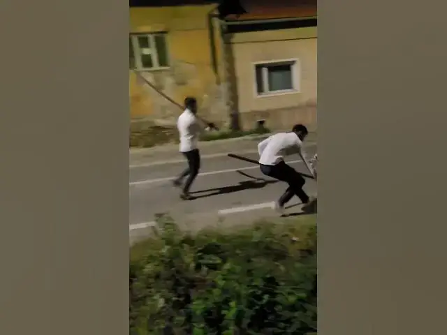 Video thumbnail for Bătaie în stradă la Șimleu Silvaniei 2