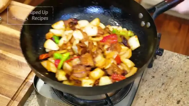 'Video thumbnail for How Chinese People Stir-fry Pork Belly (The Method of Ganguo-style Dishes) (720p 60fps)'