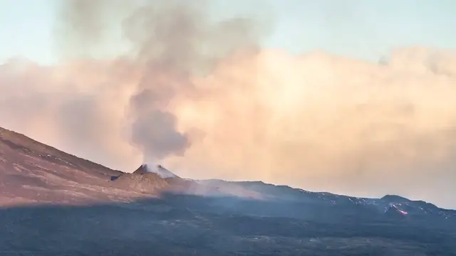 Video thumbnail for Vulkanausbruch am Piton de la Fournaise | Île de la Réunion