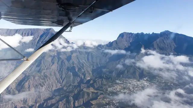 Video thumbnail for Rundflug mit Felix ULM | Île de la Réunion