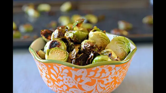 Video thumbnail for Receta de Coles de Bruselas Asadas - Cómo Hacer Coles de Bruselas - SyS