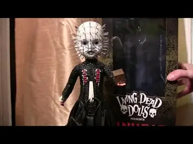 'Video thumbnail for Unboxing/Review Hellraiser III: Hell on Earth Pinhead'