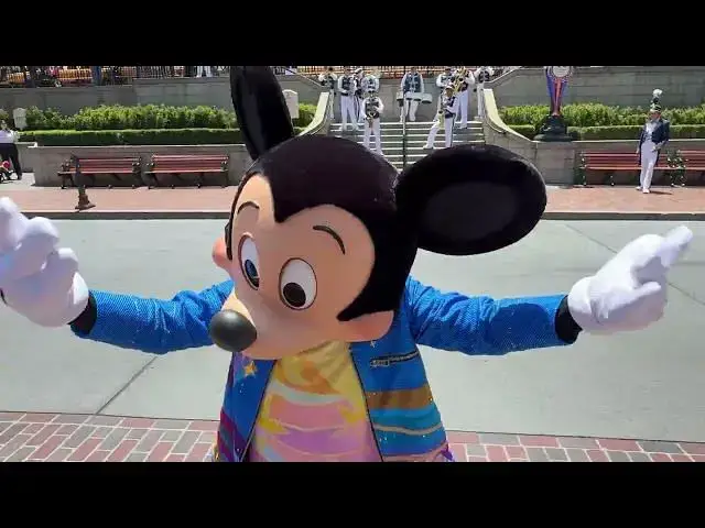 Video thumbnail for Disneyland Happiest March on Earth 🥁 #disneyland #disney #disneyparks #disneyland70 #celebratehappy
