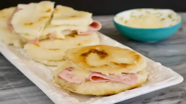Video thumbnail for Receta de Arepas Con Jamón y Queso | Cómo Hacer Arepas | SyS