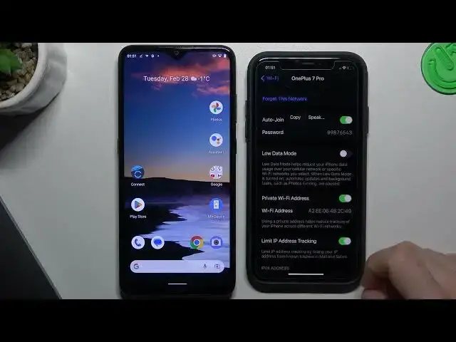 'Video thumbnail for How to Share WiFi Password from Apple to Android Phone? Show Wi-Fi Network Password on iOS Device!'