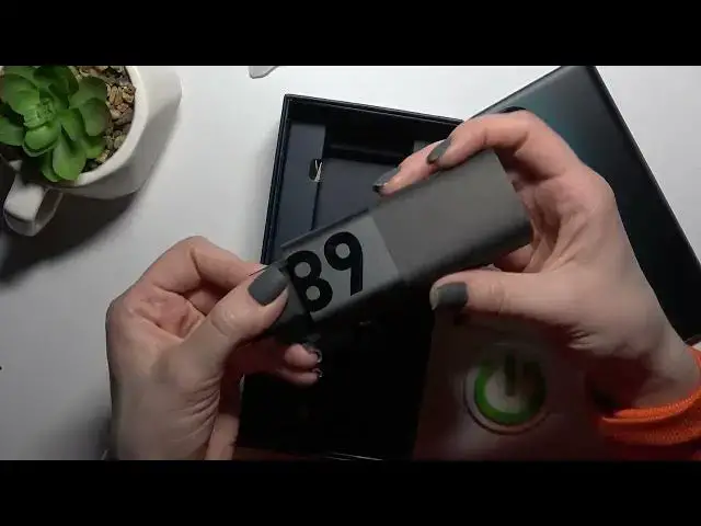 'Video thumbnail for MOTOROLA Edge 30 Pro All Box Accessories'