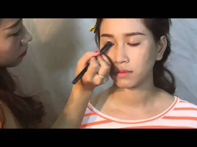 Video thumbnail for Hướng dẫn makeup đơn giản