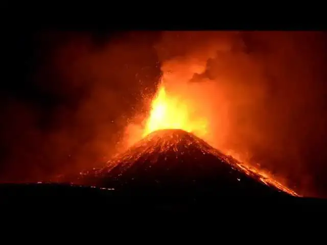 Video thumbnail for Etna volcano: New SE crater paroxysm 16-17 Nov 2013: decreasing fountains