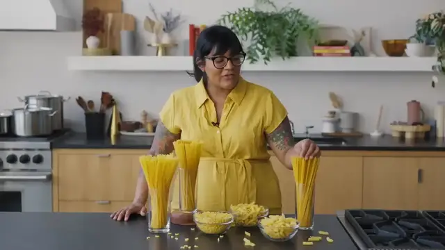 'Video thumbnail for Sohla Shows You How to Cook Spaghetti Like a Pro ¦ Cooking 101 ¦ NYT Cooking (720p 24fps)'