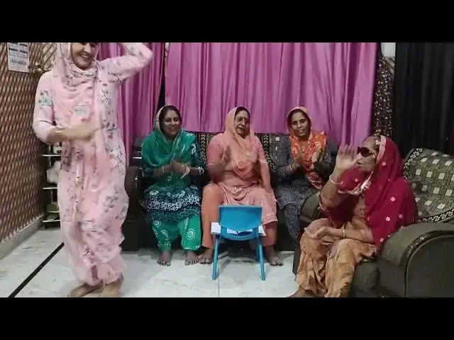 Video thumbnail for बुढ़िया की पेंशन पे बहुत सुंदर गीत और कॉमेडी डांस#happy_lokgeet #viral #डांस #गीत