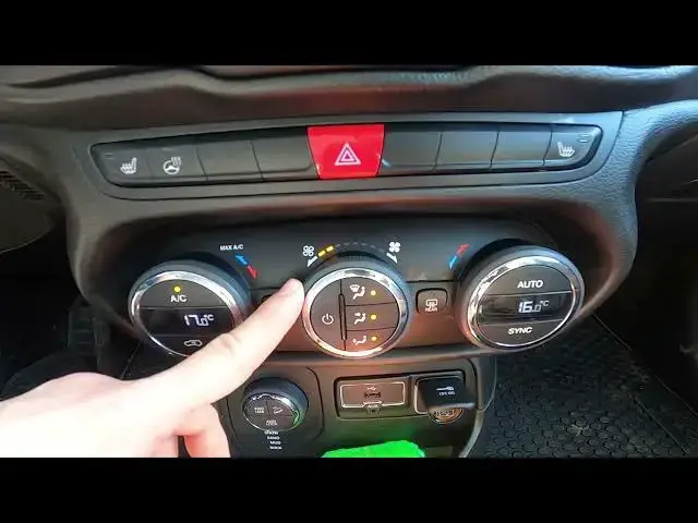 Video thumbnail for How to Turn the Climate Control Off in Jeep Renegade ( 2014 - now )