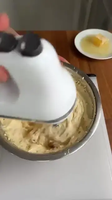 Video thumbnail for Blueberry sourdough AND homemade whipped brown honeycomb butter 🦋  bread  sourdough  baking  honey(480P)