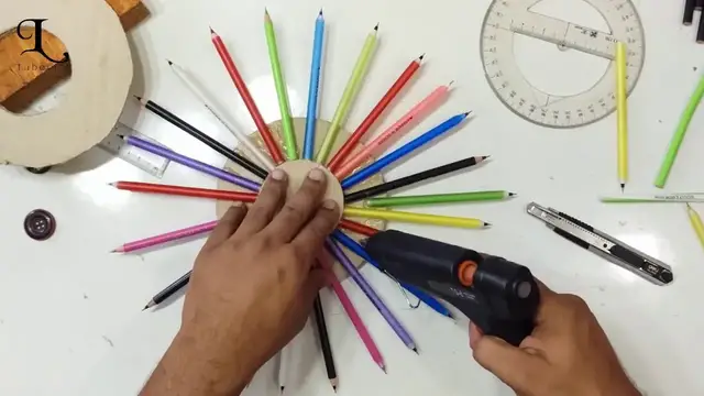 Video thumbnail for Make clock with wasted pens and cardboard