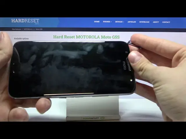 'Video thumbnail for How to Insert SIM & SD Card in MOTOROLA Moto G5S – Find Card Slot'