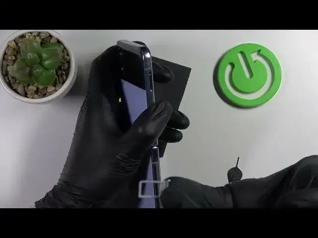 'Video thumbnail for Does the SAMSUNG Galaxy Z Flip4 Have a Dual SIM Slot? Let's Figure Out!'