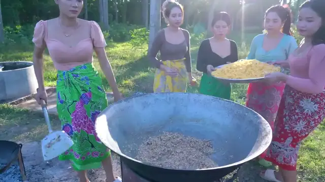 'Video thumbnail for How to cook rice fried with egg cook recipe and eat - Amazing video (720p 25fps)'