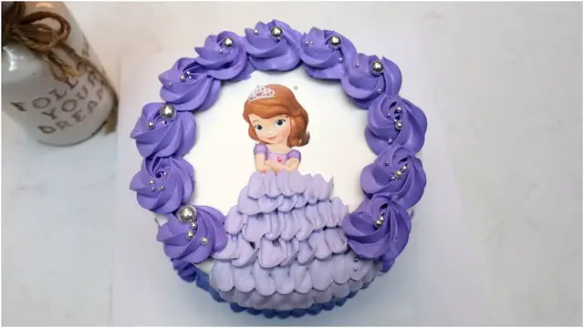 'Video thumbnail for Disney princess cake for girl birthday anniversary | Délicieux Pie | Shot on iPhone'