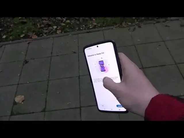 Video thumbnail for Motorola RAZR 2022 - Outside Display Brightness