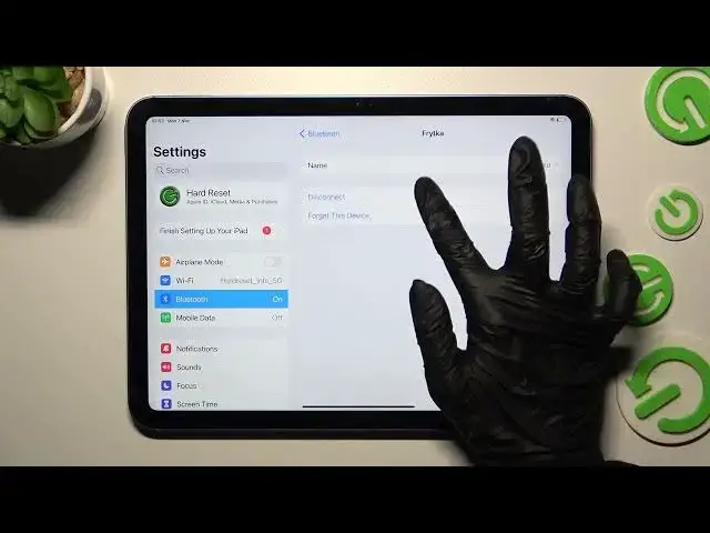 'Video thumbnail for How to Connect a Bluetooth Device to the iPad 10th Gen'