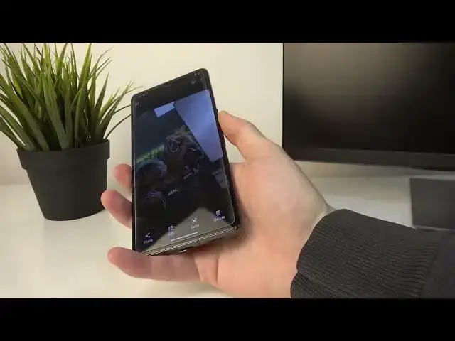 Video thumbnail for How To Take Selfie on GOOGLE Pixel 7 Pro - Use Front Camera