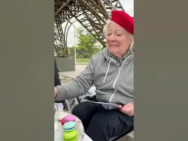 'Video thumbnail for Tiene miedo de volar, pero cumplió su sueño de merendar frente a la Torre Eiffel'