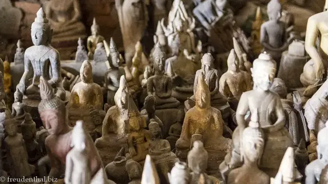 Video thumbnail for Mekongfahrt mit den Pak-Ou-Höhlen | Laos