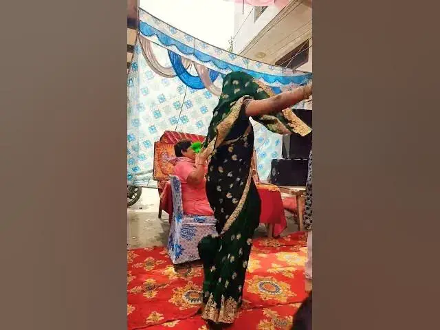 Video thumbnail for दादी नाची एंडी डांस,हरी साड़ी में #trending #viral #डांस #happy_lokgeet #जागरण #कीर्तन #शॉर्ट्स