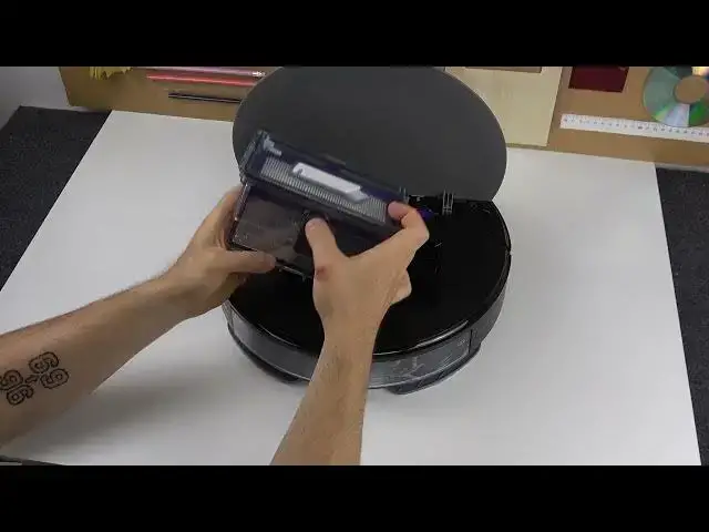 Video thumbnail for How to Empty Thrash Collector on SAMSUNG POWERbot R7065 Robot Vacuum - How to Clear the Dust Bin