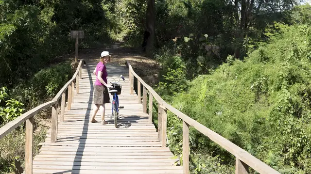 Video thumbnail for Fahrradtour auf Don Khon, 4000 Inseln des Mekong | Laos