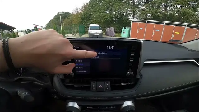 'Video thumbnail for How to Enable or Disable Convenience Services in Toyota RAV 4 V ( 2018 - now )'