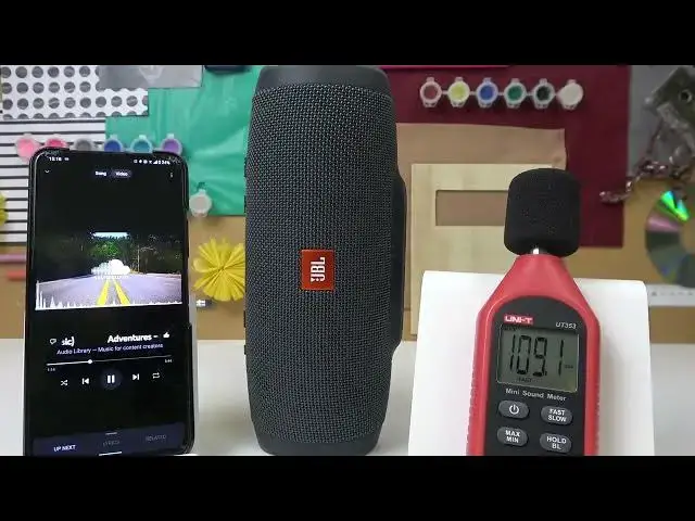 Video thumbnail for How Loud is the JBL Charge Essential?