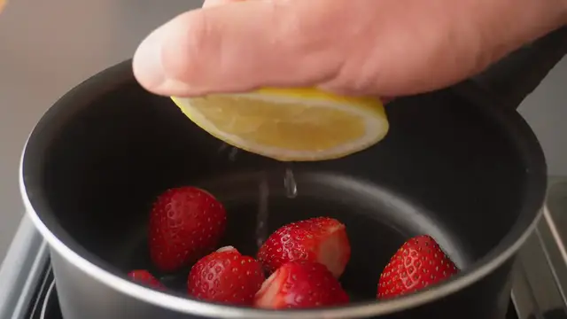 Video thumbnail for 3 Ingredient Airy Strawberry Dessert Recipe (SO GOOD )(720P HD)