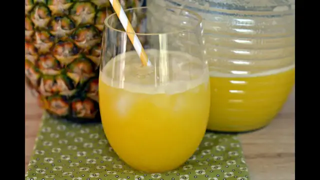 Video thumbnail for Receta Para Jugo de Piña - Cómo Hacer Jugo de Piña - SyS