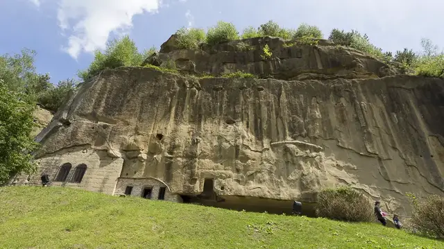 Video thumbnail for Felsenkirche Corbii de Piatra | Rumänien