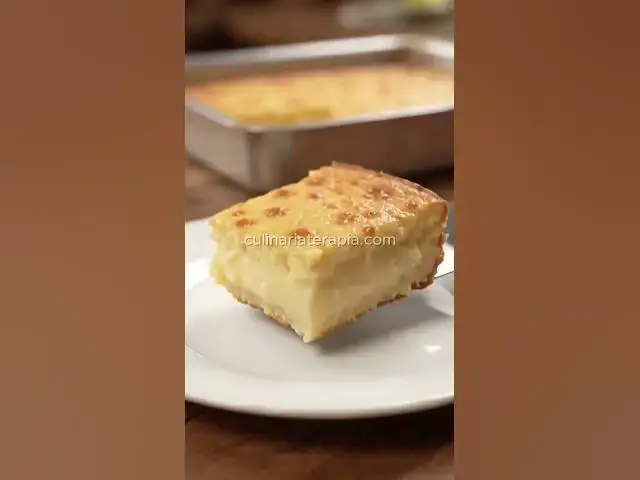 Video thumbnail for 🧀🍰 **Bolo mole de queijo supercremoso na assadeira — derrete na boca!** 🤤❤️