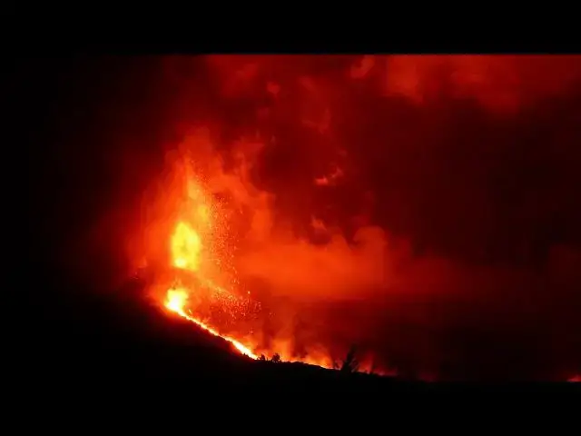Video thumbnail for Lava fountain from the eruption at Cumbre Vieja volcano, La Palma, Canary Islands