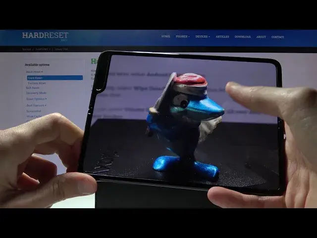 'Video thumbnail for SAMSUNG Galaxy Fold Unboxing / Quick Review'