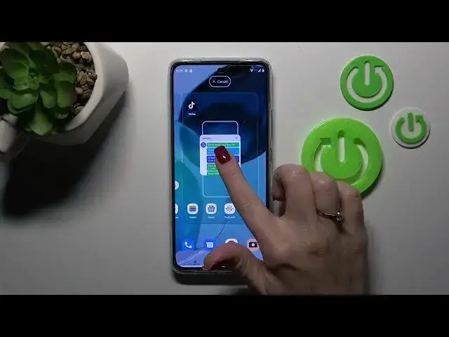 'Video thumbnail for How to Add or Remove Home Screen Widgets on Motorola Moto G72'