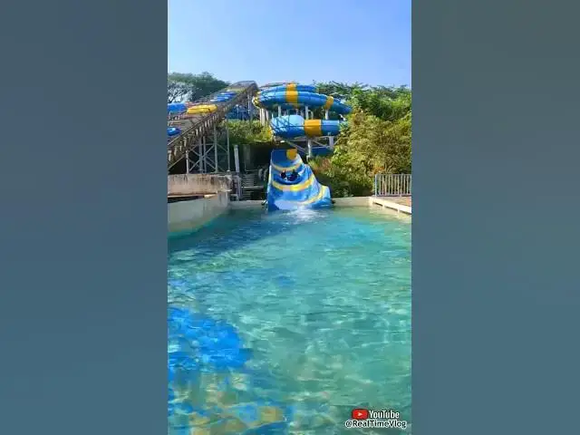 Video thumbnail for Ladki Dubte Dubte bachi 😨 Water Park slides #shorts #waterpark